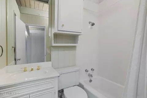 Bath - 1972 Aztec Dr, Jackson, MS 39211 photo 4 of 4