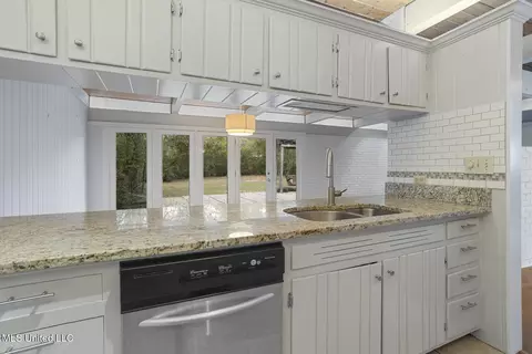 Kitchen - 1972 Aztec Dr, Jackson, MS 39211 photo 2 of 2