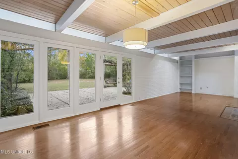Living - 1972 Aztec Dr, Jackson, MS 39211 photo 2 of 6