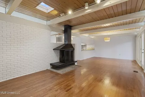 Living - 1972 Aztec Dr, Jackson, MS 39211 photo 4 of 6