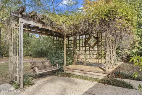 Exterior - 1972 Aztec Dr, Jackson, MS 39211 photo 2 of 7