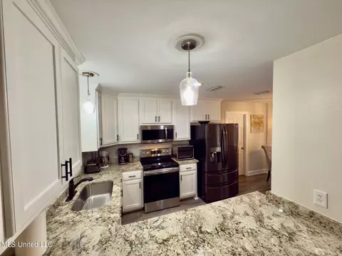 Kitchen - 7315 Ahi Dr, Diamondhead, MS 39525 photo 3 of 3