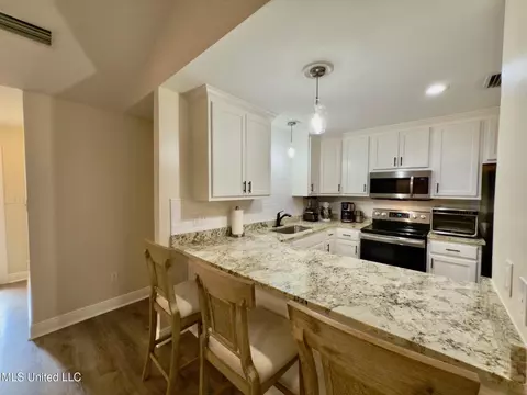 Kitchen - 7315 Ahi Dr, Diamondhead, MS 39525 photo 2 of 3