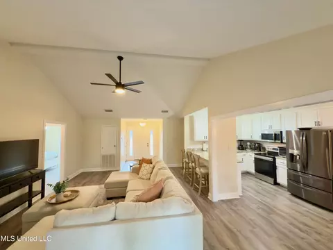 Living - 7315 Ahi Dr, Diamondhead, MS 39525 photo 2 of 4