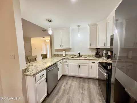 Kitchen - 7315 Ahi Dr, Diamondhead, MS 39525 photo 1 of 3
