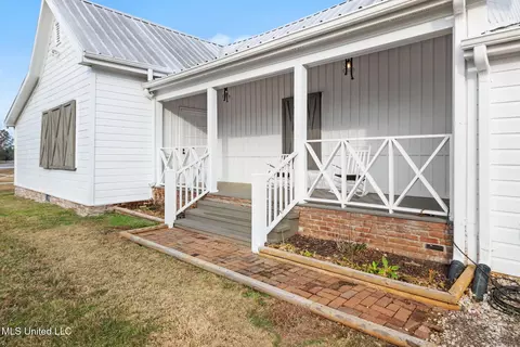Exterior - 600 Co Rd 203, Walnut, MS 38683 photo 5 of 9