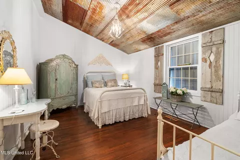 Bedroom - 600 Co Rd 203, Walnut, MS 38683 photo 4 of 4