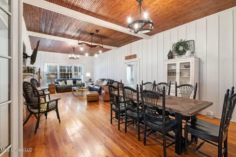 Dining - 600 Co Rd 203, Walnut, MS 38683 photo 2 of 3
