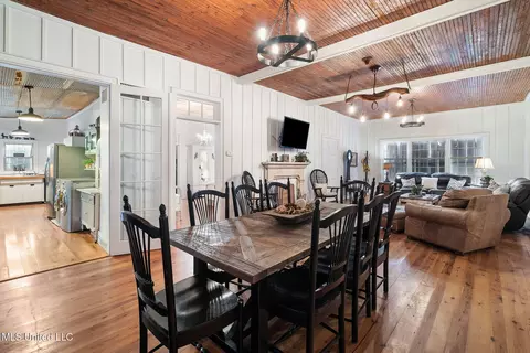 Dining - 600 Co Rd 203, Walnut, MS 38683 photo 1 of 3
