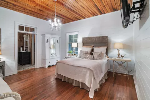 Bedroom - 600 Co Rd 203, Walnut, MS 38683 photo 1 of 4