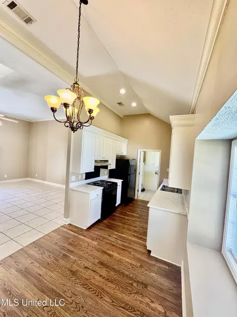 Kitchen - 2030 Stockton Pl, Flowood, MS 39232 photo 2 of 4