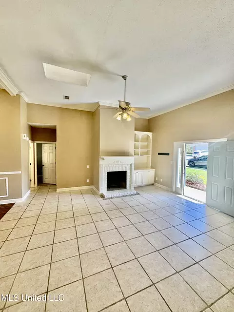 Living - 2030 Stockton Pl, Flowood, MS 39232 photo 2 of 5
