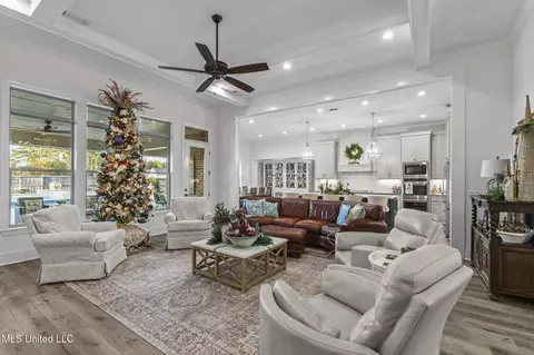 Living - 419 Pilot Cir, Brandon, MS 39047 photo 1 of 4