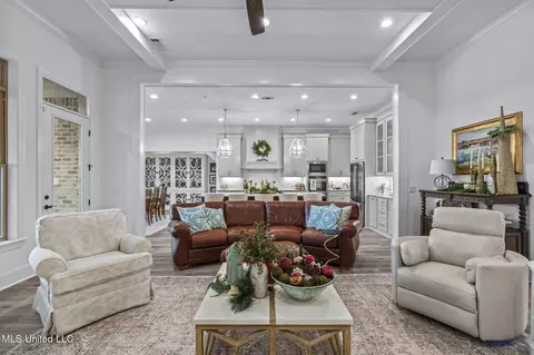 Living - 419 Pilot Cir, Brandon, MS 39047 photo 4 of 4