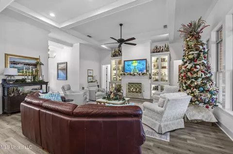 Living - 419 Pilot Cir, Brandon, MS 39047 photo 3 of 4