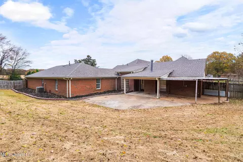 Exterior - 33 W Foxwood Cir #W, Hernando, MS 38632 photo 3 of 4