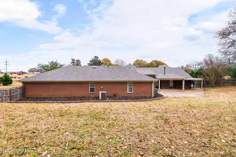 Exterior - 33 W Foxwood Cir #W, Hernando, MS 38632 photo 4 of 4