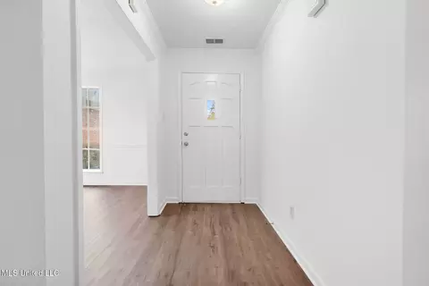 Entry Way - 33 W Foxwood Cir #W, Hernando, MS 38632 photo 1 of 4