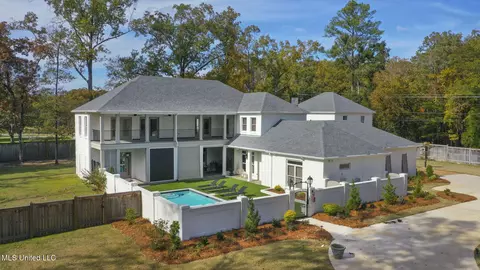 101 Saddle Creek Cv, Canton, MS 39046
