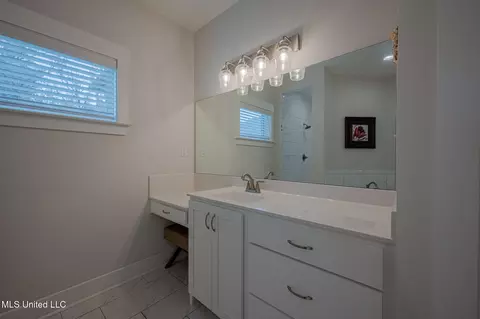 Bath - 3751 Madison Ridge Dr, Hernando, MS 38632 photo 7 of 10