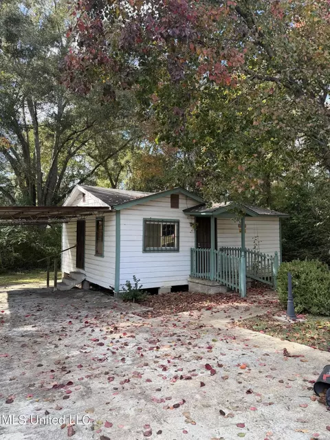 404 S Locust St, Mccomb, MS 39648