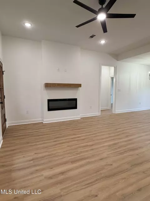 Living - 13 Bounds Rd, Sumrall, MS 39482 photo 1 of 2