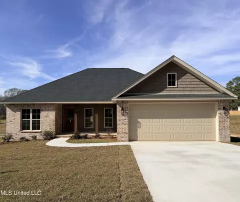 13 Bounds Rd, Sumrall, MS 39482