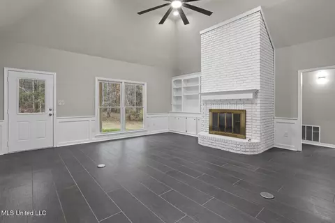 Living - 2239 Almar Rd, Florence, MS 39073 photo 1 of 3