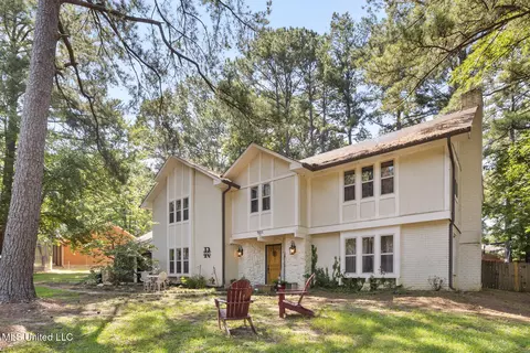 1503 Northlake Cir, Jackson, MS 39211