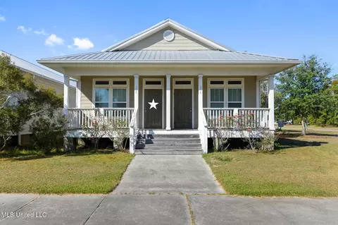 318 Saint Francis St, Bay Saint Louis, MS 39520