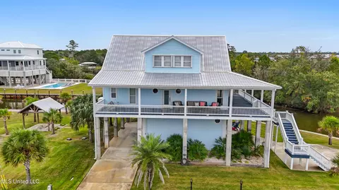 4012 Bank St, Bay Saint Louis, MS 39520