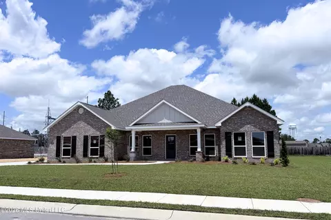 6628 Palm Pointe Dr, Ocean Springs, MS 39564
