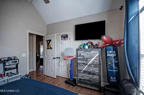 Bedroom - 243 E Pinebrook Dr, Brandon, MS 39047 photo 4 of 6