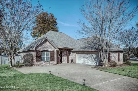 243 E Pinebrook Dr, Brandon, MS 39047