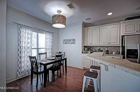 Dining - 243 E Pinebrook Dr, Brandon, MS 39047 photo 1 of 1