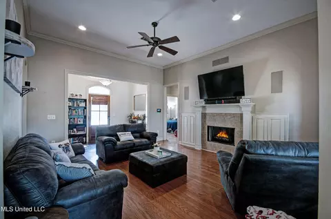 Living - 243 E Pinebrook Dr, Brandon, MS 39047 photo 3 of 3