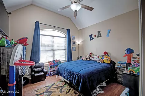 Bedroom - 243 E Pinebrook Dr, Brandon, MS 39047 photo 3 of 6