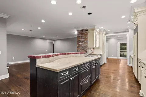 Kitchen - 4166 Dogwood Dr, Jackson, MS 39211 photo 7 of 8