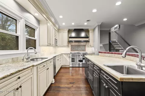 Kitchen - 4166 Dogwood Dr, Jackson, MS 39211 photo 4 of 8