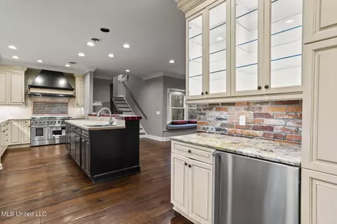 Kitchen - 4166 Dogwood Dr, Jackson, MS 39211 photo 3 of 8