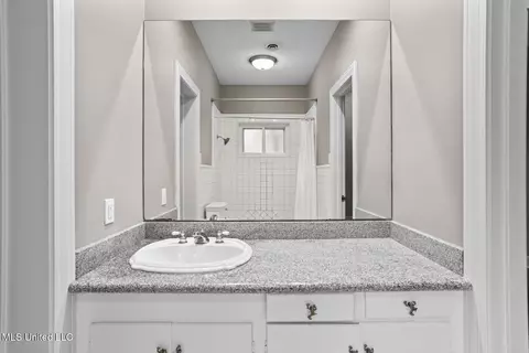 Bath - 4166 Dogwood Dr, Jackson, MS 39211 photo 3 of 9