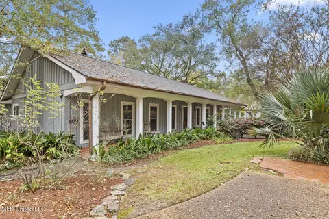 Exterior - 4166 Dogwood Dr, Jackson, MS 39211 photo 2 of 17