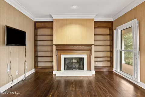 Living - 4166 Dogwood Dr, Jackson, MS 39211 photo 1 of 12