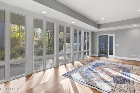 Living - 4166 Dogwood Dr, Jackson, MS 39211 photo 11 of 12
