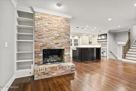 Living - 4166 Dogwood Dr, Jackson, MS 39211 photo 5 of 12