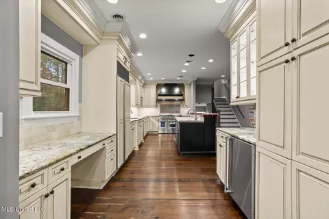 Kitchen - 4166 Dogwood Dr, Jackson, MS 39211 photo 1 of 8