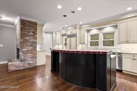 Kitchen - 4166 Dogwood Dr, Jackson, MS 39211 photo 8 of 8