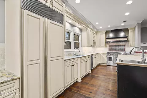 Kitchen - 4166 Dogwood Dr, Jackson, MS 39211 photo 2 of 8