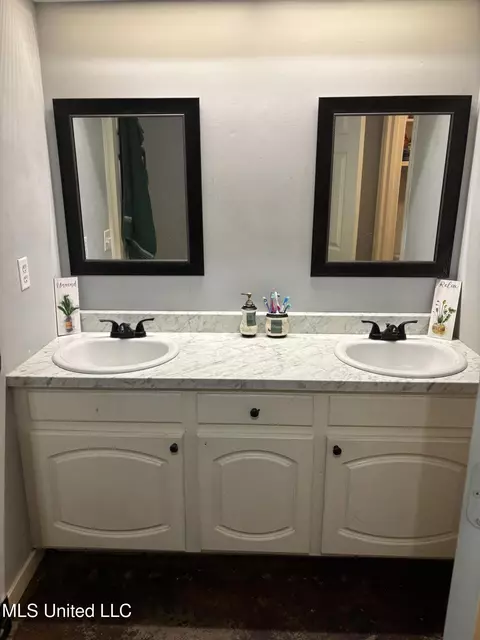 Bath - 236 Par Cv, Byram, MS 39272 photo 2 of 4