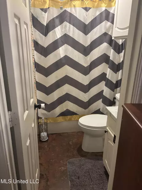 Bath - 236 Par Cv, Byram, MS 39272 photo 1 of 4